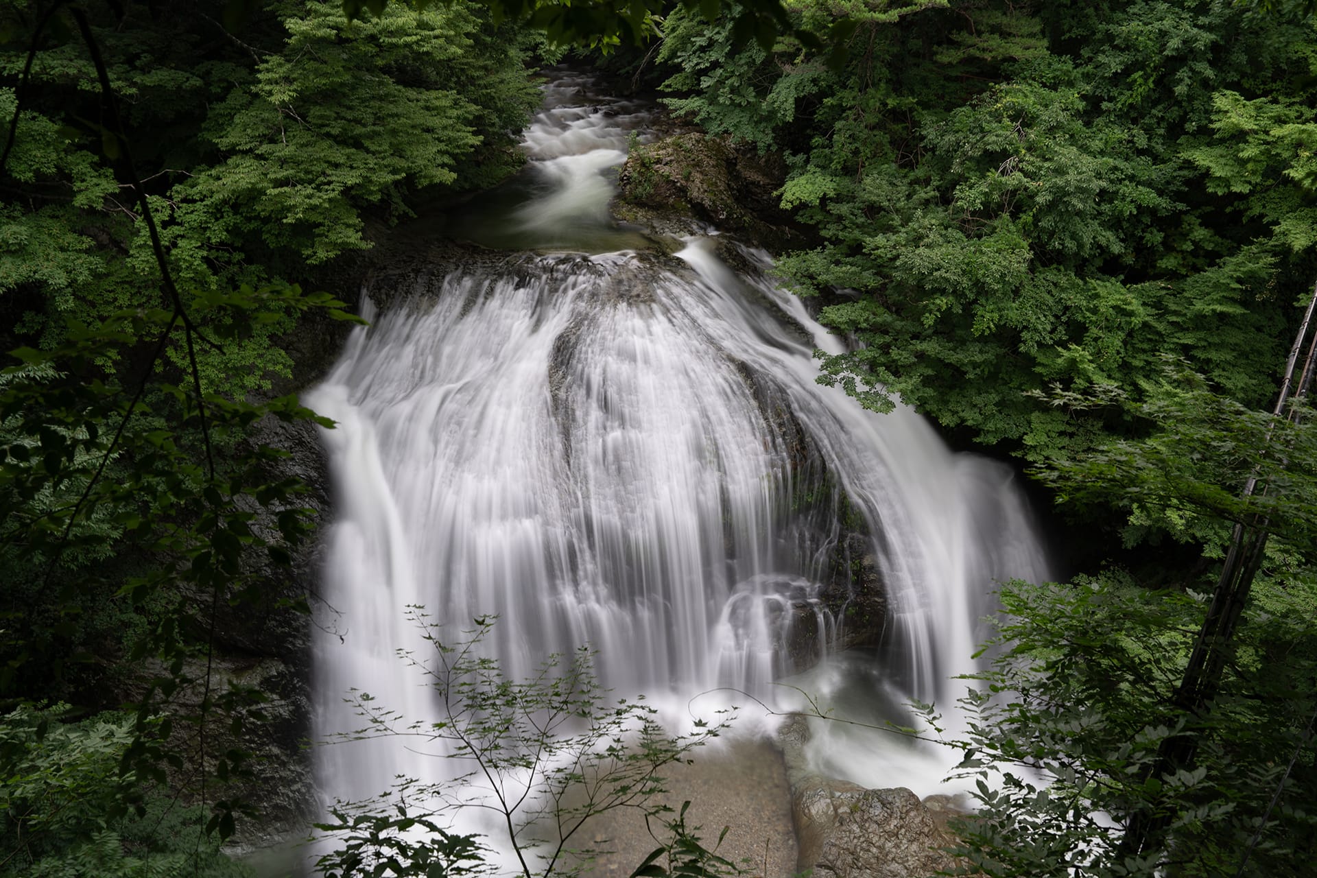 大滝様　制作依頼 雨上がりで水量ご多く、普段見る ・滝の水流 ・川のせせらぎ 境内】 ホビーラジコン