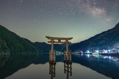 スターソフトフィルターで天の川と鳥居を幻想的に捉える